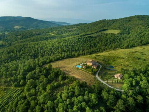 Arezzo Villa Sleeps 20 With Pool