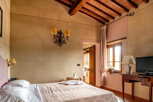 Arezzo Villa Sleeps 20 With Pool