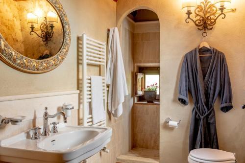 Arezzo Villa Sleeps 20 With Pool