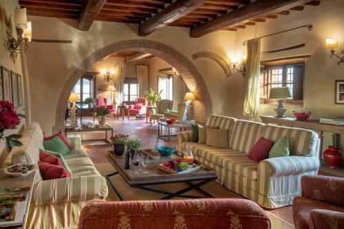 Arezzo Villa Sleeps 20 With Pool