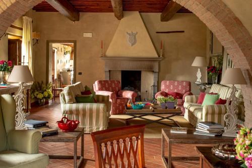 Arezzo Villa Sleeps 20 With Pool