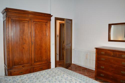 Apartment With Private Garden In Tuscany
