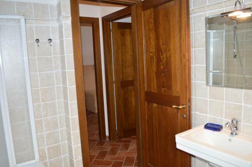 Apartment With Private Garden In Tuscany