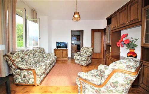 Uncle Enrys House - Family House
