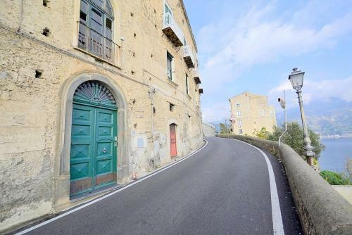 Castiglione Villa Sleeps 4 With Air Con