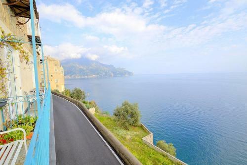 Castiglione Villa Sleeps 5 With Air Con