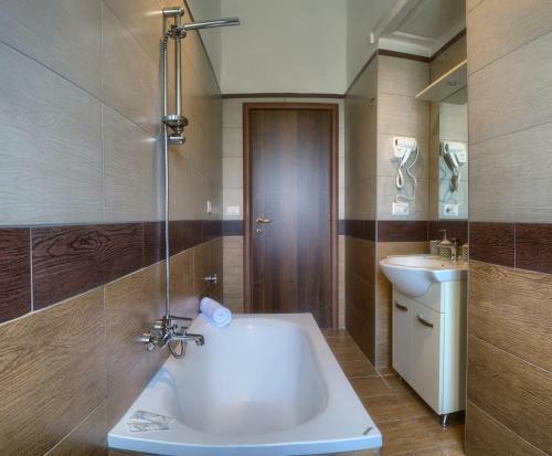 Hostal Naro Suites And Rooms