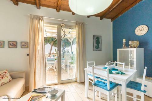 Blue-house On The Sea, Parking And Wifi