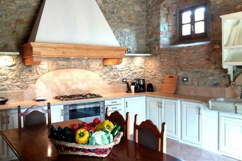 Badia Agnano Villa Sleeps 12 Pool Wifi