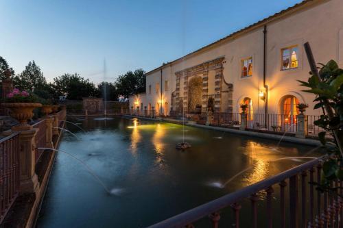 Badia Cantignano Chateau Sleeps 24 With Pool And Air Con