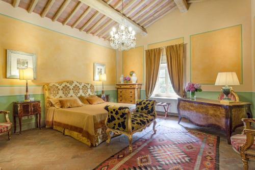 Badia Cantignano Villa Sleeps 22 With Pool And Air Con