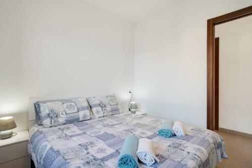 Bright Apartment With Balcony, Lake View & Shared Garden!