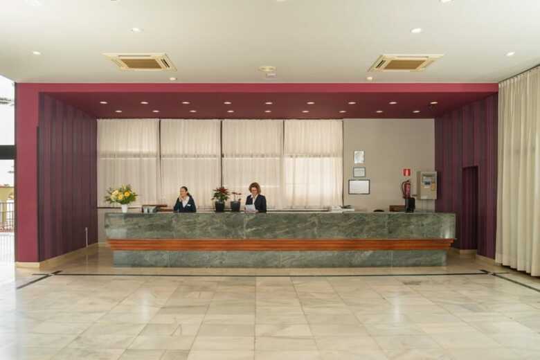 Hotel Broncemar Beach Suites