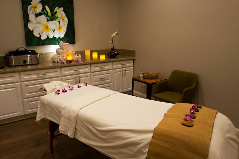 Hotel Royal Lahaina Resort & Bungalows