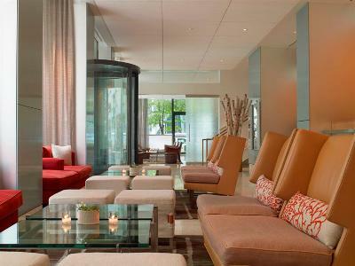 Hotel James