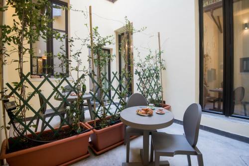 L'8 Boutique Design Apartments