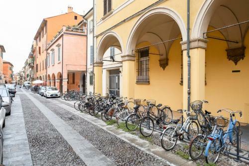 Apartamento Pratello Elegante E Raffinata Mansarda