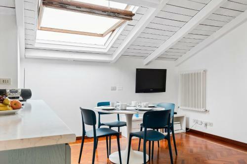 Apartamento Pratello Elegante E Raffinata Mansarda