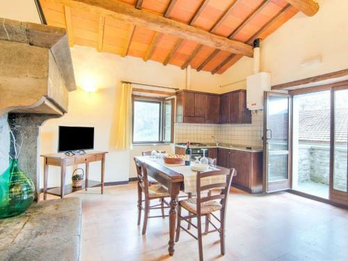 Scenic Holiday Home In Borgo Pace With Jacuzzi