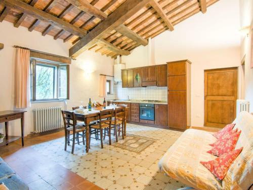 Homey Apartment In Borgo Pace With Jacuzzi