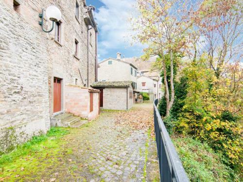 Homey Apartment In Borgo Pace With Jacuzzi