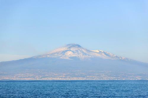 Brucoli Villa Sleeps 6 With Air Con