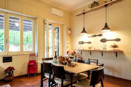 Elegante Villa Centro Citt� Giardino Barbeque Parcheggio Ideale Per 10pl