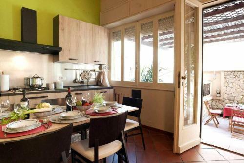 Elegante Villa Centro Citt� Giardino Barbeque Parcheggio Ideale Per 10pl