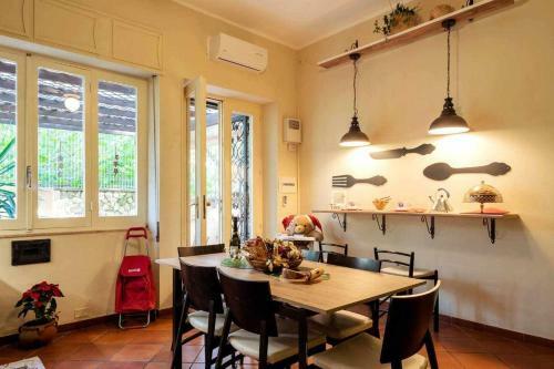 Elegante Villa Centro Citt� Giardino Barbeque Parcheggio Ideale Per 10pl
