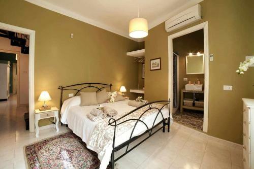 Elegante Villa Centro Citt� Giardino Barbeque Parcheggio Ideale Per 10pl