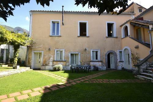 Calvanico Villa Sleeps 8 Wifi