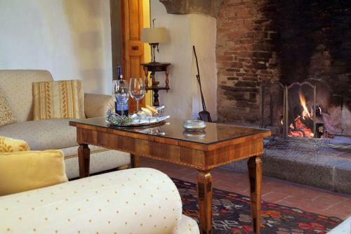 Calzaiolo Villa Sleeps 12 With Pool