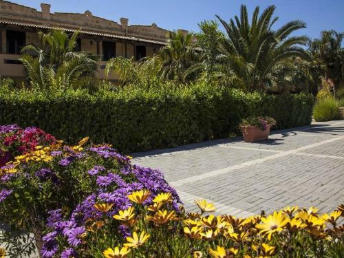 Villa Inviting Apartment In Campofelice Di Roccella With Patio