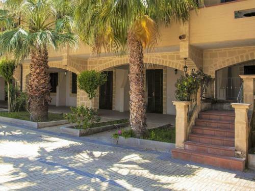 Villa Inviting Apartment In Campofelice Di Roccella Near Beach