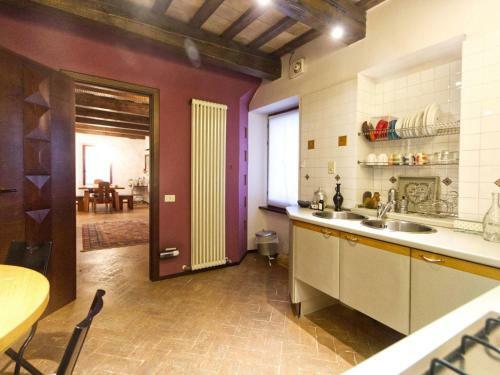 Rustic Holiday Home In Cantiano Near Centre