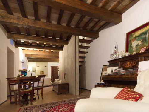 Rustic Holiday Home In Cantiano Near Centre