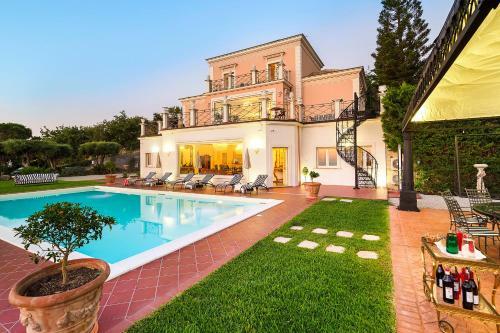 Villa In Catute Sleeps 10 With Pool Air Con And Wifi