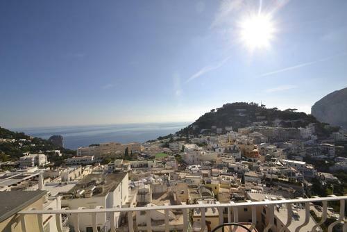 Capri Apartment Sleeps 4 Air Con Wifi