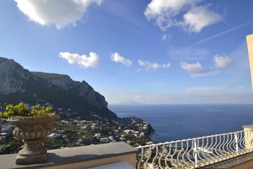 Capri Apartment Sleeps 4 Air Con Wifi