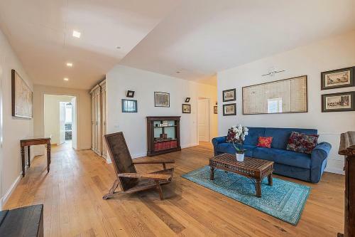 Calozzo Villa Sleeps 12 With Pool And Air Con