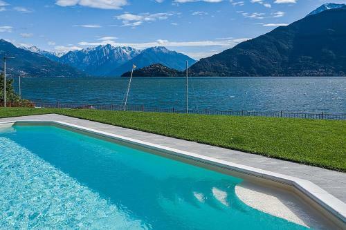 Calozzo Villa Sleeps 12 With Pool And Air Con