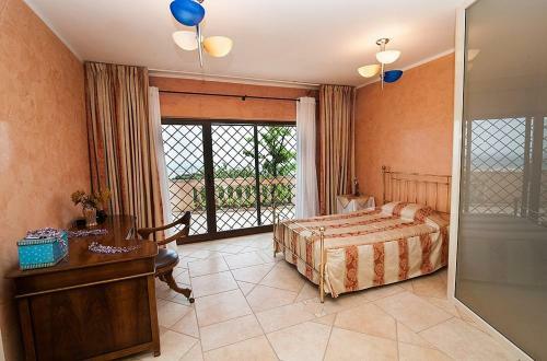 Campo Calabro Villa Sleeps 8 Air Con Wifi