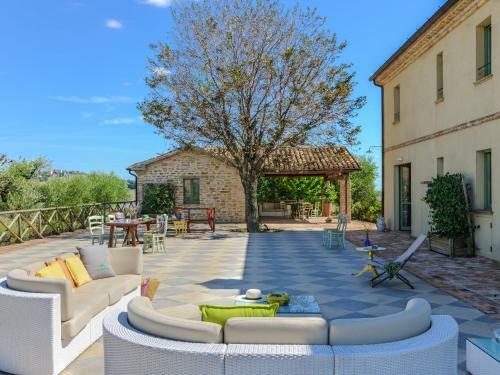 Beautiful Villa In Barchi With Private Pool