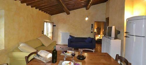 Castelfranco Di Sopra Villa Sleeps 2 Pool