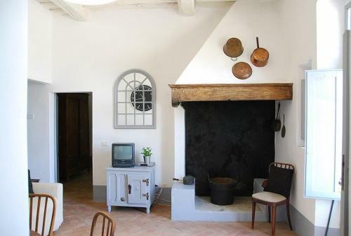 Castelfiorentino Villa Sleeps 4 Pool