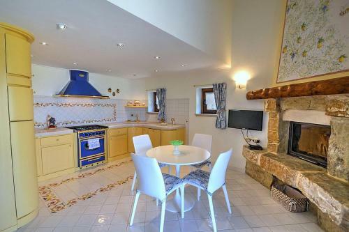 San Marco Evangelista Villa Sleeps 3 Wifi