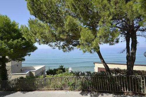 Castellabate Villa Sleeps 6 With Air Con