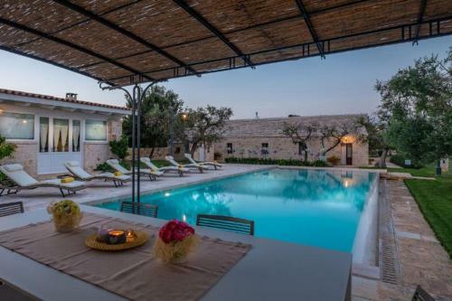 Castellana Grotte Villa Sleeps 8 Pool Air Con Wifi