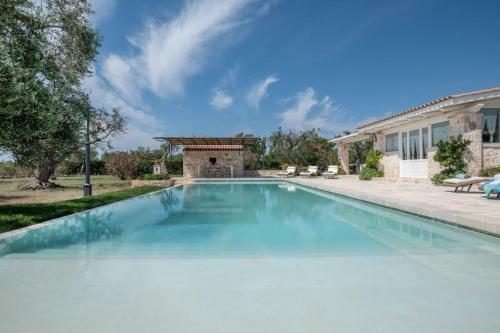 Castellana Grotte Villa Sleeps 8 Pool Air Con Wifi