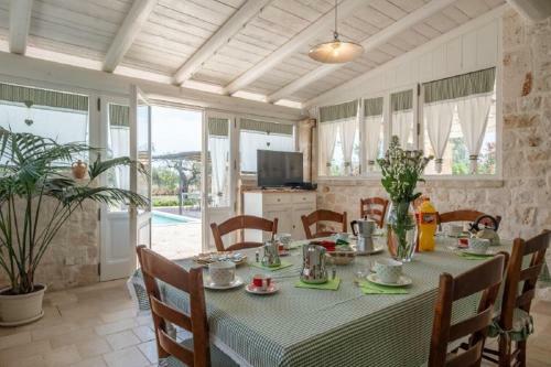 Castellana Grotte Villa Sleeps 8 Pool Air Con Wifi